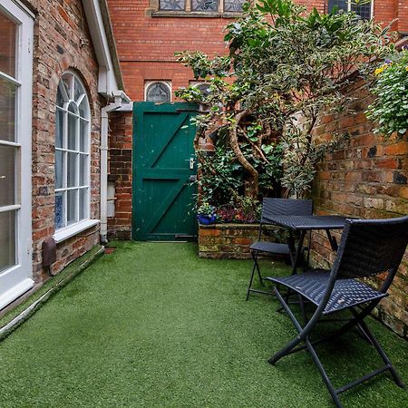 Monk Bar Garden Hideaway Villa York Exterior photo
